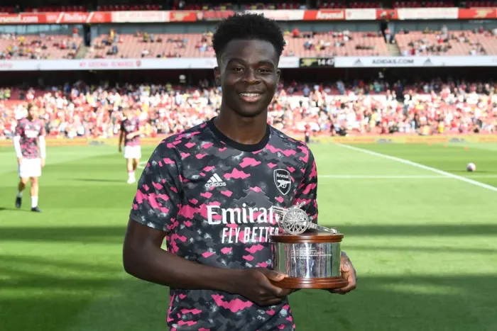 Framed Print : Arsenal's Bukayo Saka Receives Player of the Season Award vs Norwich City Framed Print : Arsenal's Bukayo Saka Receives Player of the Season Award vs Norwich City