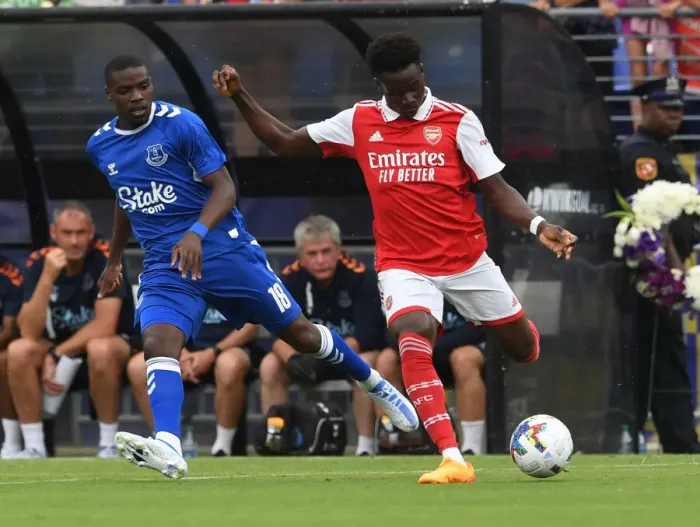 Framed Print : Arsenal's Bukayo Saka Shines in Pre-Season Clash Against Everton
