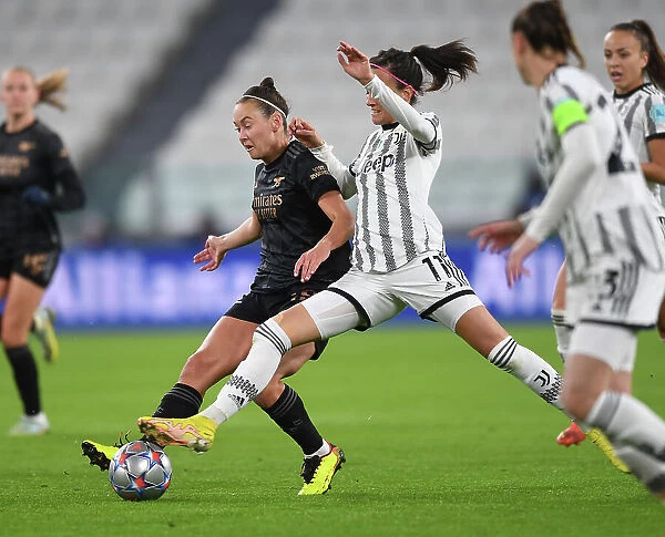 Arsenal's Caitlin Foord Fights in UEFA Women's Champions League Battle against Juventus, Turin 2022