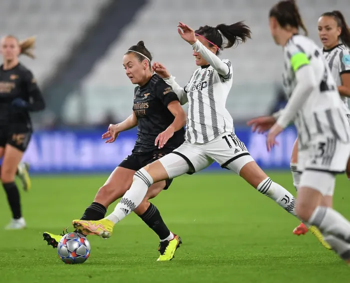Framed Print : Arsenal's Caitlin Foord Fights in UEFA Women's Champions League Battle against Juventus, Turin 2022