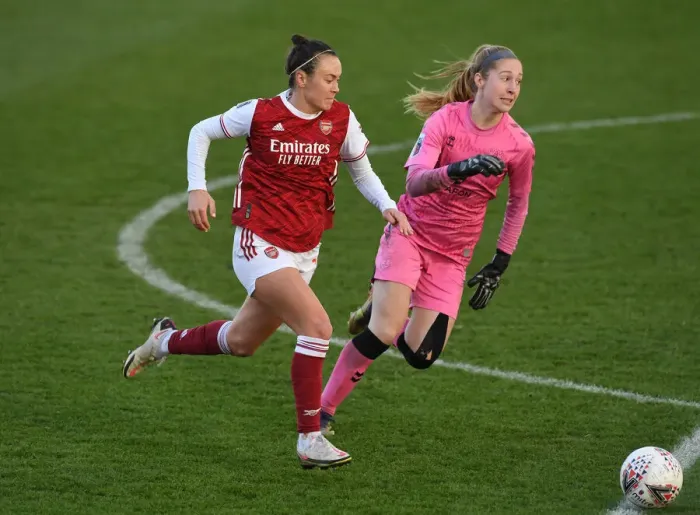 Framed Print : Arsenal's Caitlin Foord Outwits Everton Defender in FA WSL Clash
