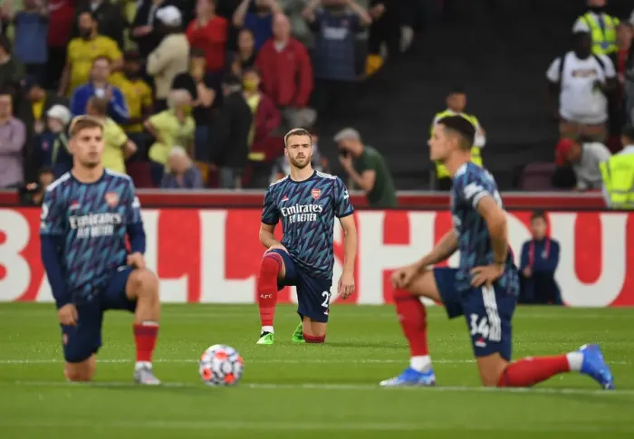Framed Print : Arsenal's Calum Chambers Kneels Before Brentford Match, 2021-22 Premier League Framed Print : Arsenal's Calum Chambers Kneels Before Brentford Match, 2021-22 Premier League