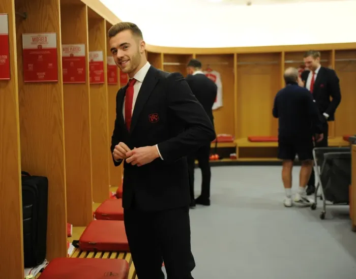 Framed Print : Arsenal's Calum Chambers: Pre-Match Routine at Emirates Stadium (vs Southampton, Premier League 2015-16)