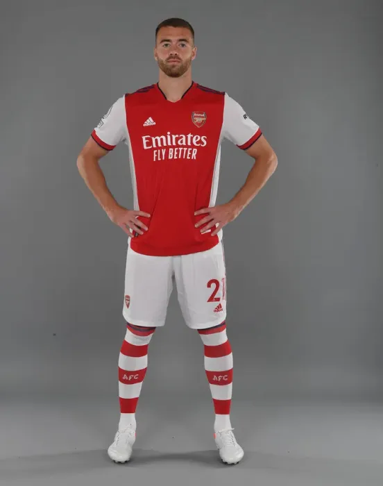 Framed Print : Arsenal's Calum Chambers Training Ahead of 2021-22 Season Framed Print : Arsenal's Calum Chambers Training Ahead of 2021-22 Season