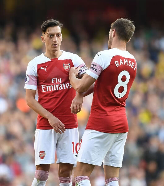 Arsenal's Captaincy Transfer: Ramsey Passes Armband to Ozil (Arsenal v Watford, 2018-19)