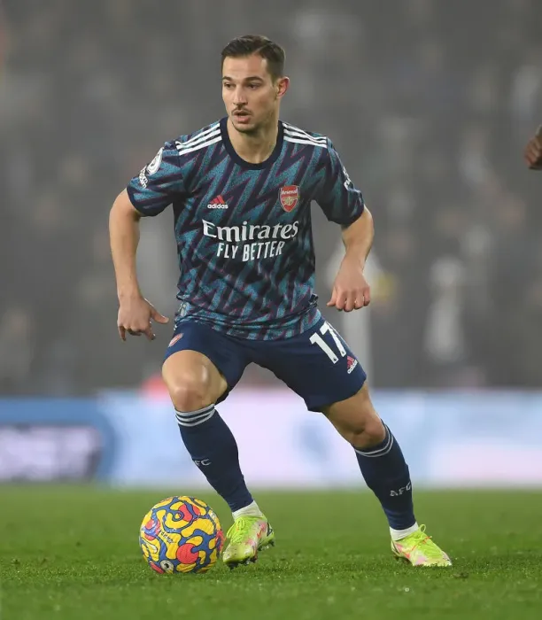Framed Print : Arsenal's Cedric Faces Off Against Leeds United in Premier League Clash