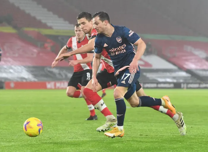 Framed Print : Arsenal's Cedric Outmaneuvers Southampton's Bednarek in Empty St. Mary's Stadium - Premier League 2021 (Southampton vs Arsenal)