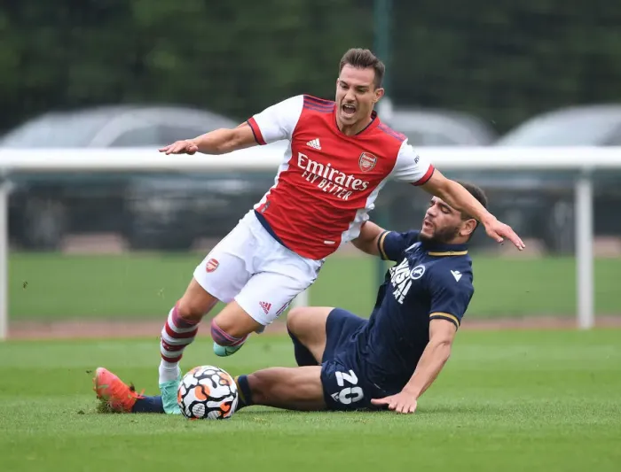 Framed Print : Arsenal's Cedric in Pre-Season Action Against Millwall Framed Print : Arsenal's Cedric in Pre-Season Action Against Millwall