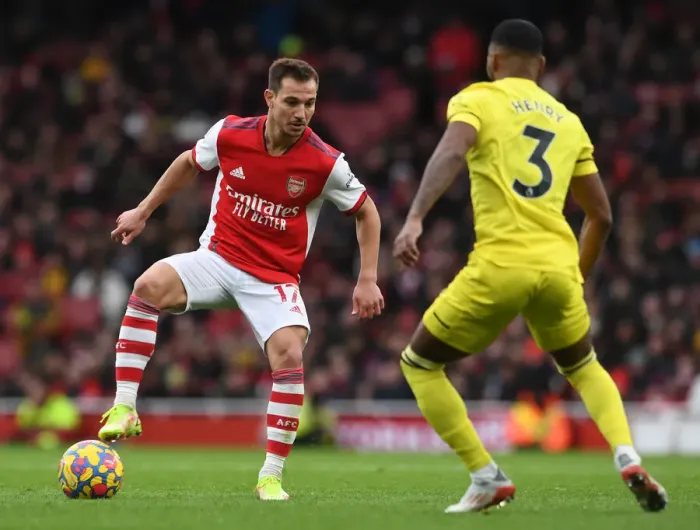 Framed Print : Arsenal's Cedric Soares in Action Against Brentford at Emirates Stadium (2021-22) Framed Print : Arsenal's Cedric Soares in Action Against Brentford at Emirates Stadium (2021-22)