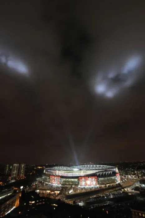 Framed Print : Arsenal's Champion League Triumph: 2-1 over Barcelona at Emirates Stadium
