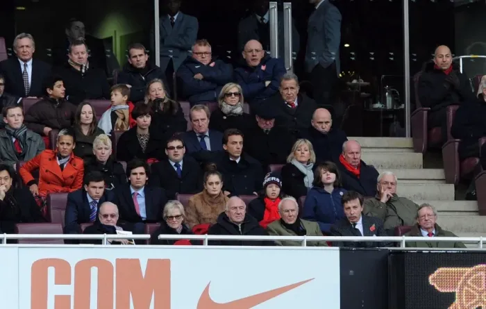 Framed Print : Arsenal's Co-Chairmen: Kroneke and Hill-Wood Oversee Match vs. Queens Park Rangers (2012-13) Framed Print : Arsenal's Co-Chairmen: Kroneke and Hill-Wood Oversee Match vs. Queens Park Rangers (2012-13)