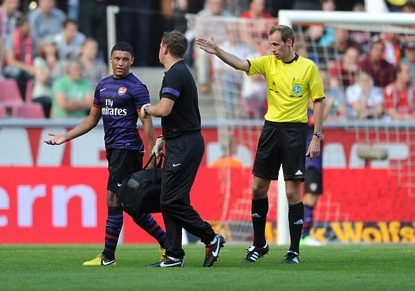 Arsenal's Colin Lewin Tends to Injured Oxlade-Chamberlain in Pre-Season Friendly against Cologne