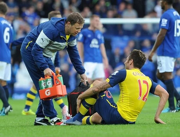 Arsenal's Colin Lewin Tends to Injured Olivier Giroud vs Everton (2014 / 15)