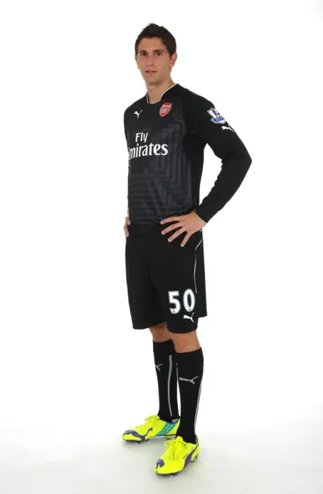 Framed Print : Arsenal's Damian Martinez at Emirates Stadium (2014 / 15)
