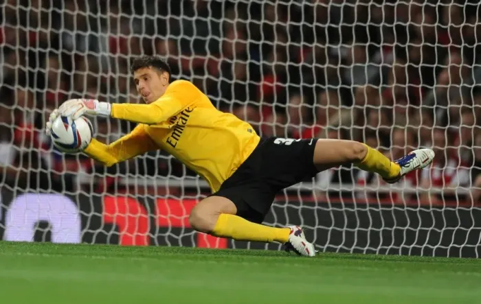 Framed Print : Arsenal's Damien Martinez in Action against Coventry City (2012-13 Capital One Cup)