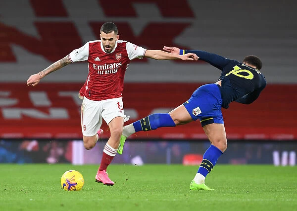 Arsenal's Dani Ceballos Outmaneuvers Southampton's Che Adams in Emirates Stadium Showdown (Arsenal v Southampton 2020-21)