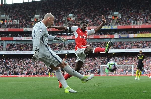 Arsenal's Danny Welbeck Closes In on Manchester City's Willy Caballero in Intense Premier League Clash