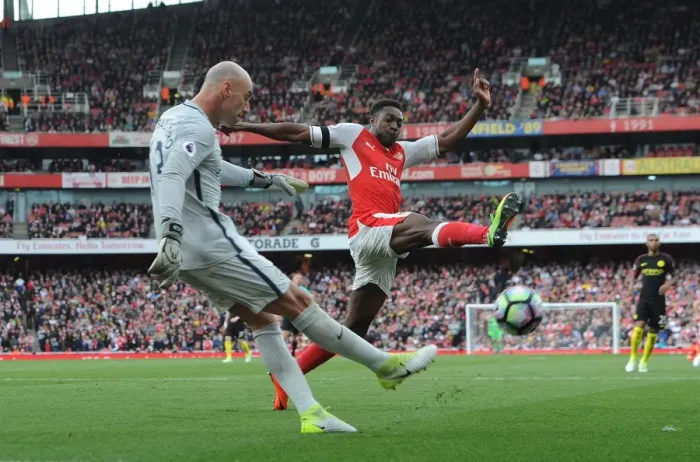 Framed Print : Arsenal's Danny Welbeck Closes In on Manchester City's Willy Caballero in Intense Premier League Clash
