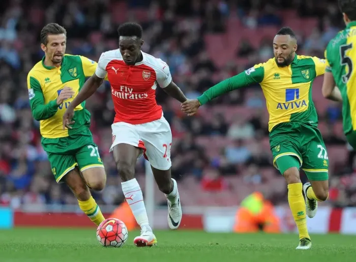 Framed Print : Arsenal's Danny Welbeck Faces Off Against Norwich's Gary O'Neil and Nathan Redmond during the 2015-16 Premier League Match