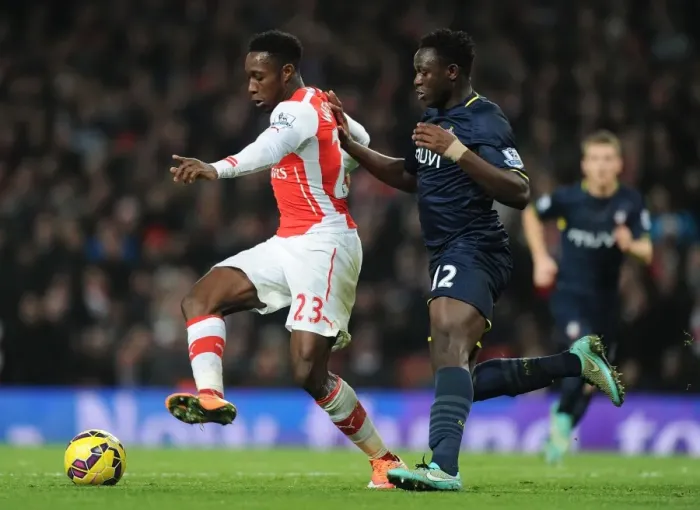 Framed Print : Arsenal's Danny Welbeck Fends Off Southampton's Victor Wanyama in Premier League Clash Framed Print : Arsenal's Danny Welbeck Fends Off Southampton's Victor Wanyama in Premier League Clash