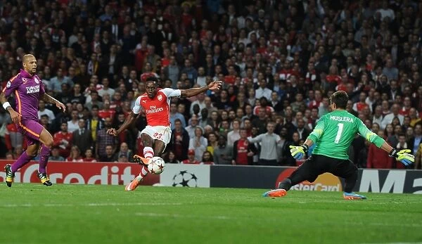 Arsenal's Danny Welbeck Scores Second Goal Against Galatasaray in 2014 / 15 Champions League