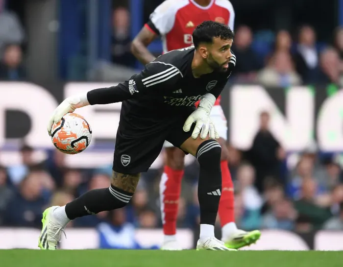 Framed Print : Arsenal's David Raya in Action: Everton vs Arsenal (2023-24 Premier League)