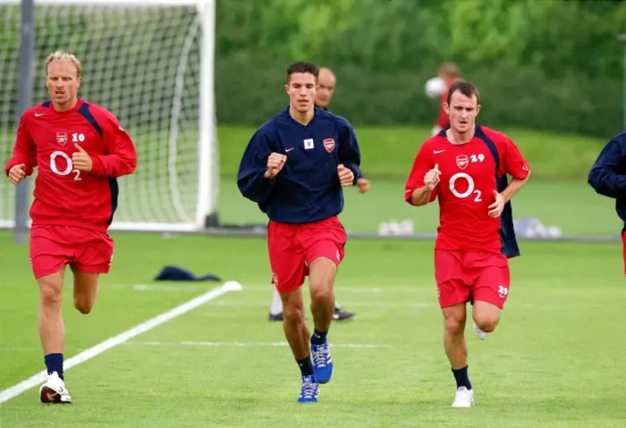 Framed Print : Arsenal's Deadly Striker: Robin van Persie