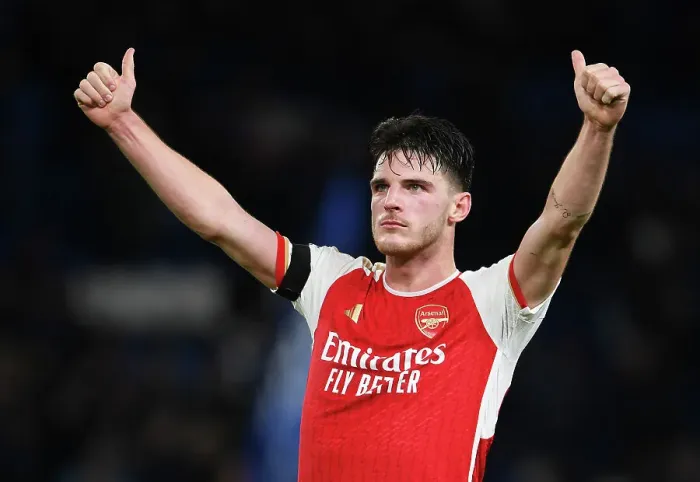 Framed Print : Arsenal's Declan Rice Celebrates with Fans After Chelsea Victory: Premier League 2023-24