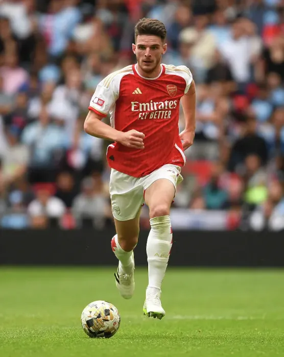 Framed Print : Arsenal's Declan Rice Faces Manchester City in FA Community Shield Showdown, 2023-24 Framed Print : Arsenal's Declan Rice Faces Manchester City in FA Community Shield Showdown, 2023-24