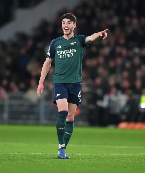 Framed Print : Arsenal's Declan Rice Faces Off Against PSV Eindhoven in Champions League Group Stage Match, 2023-24
