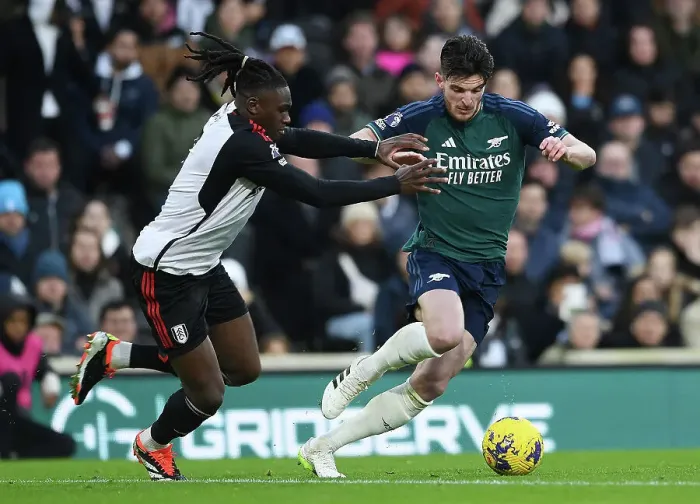 Framed Print : Arsenal's Declan Rice Fends Off Fulham's Calvin Bassey in Premier League Clash (Fulham v Arsenal 2023-24) Framed Print : Arsenal's Declan Rice Fends Off Fulham's Calvin Bassey in Premier League Clash (Fulham v Arsenal 2023-24)