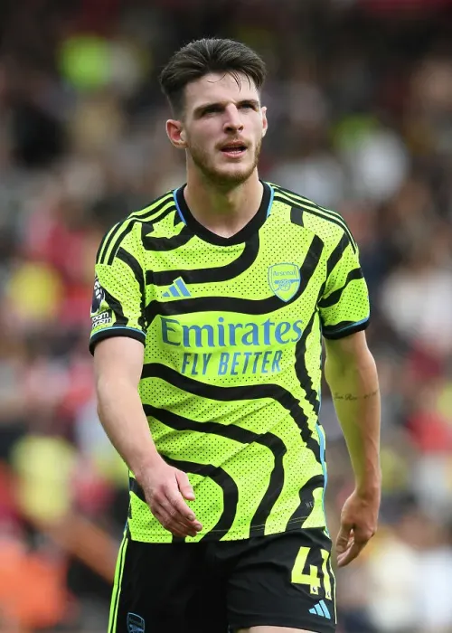 Framed Print : Arsenal's Declan Rice Focuses at Bournemouth's Turf: Premier League Clash 2023-24