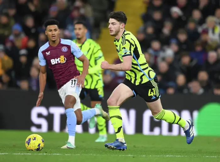Framed Print : Arsenal's Declan Rice Shines in Aston Villa vs Arsenal Premier League Clash (2023-24)
