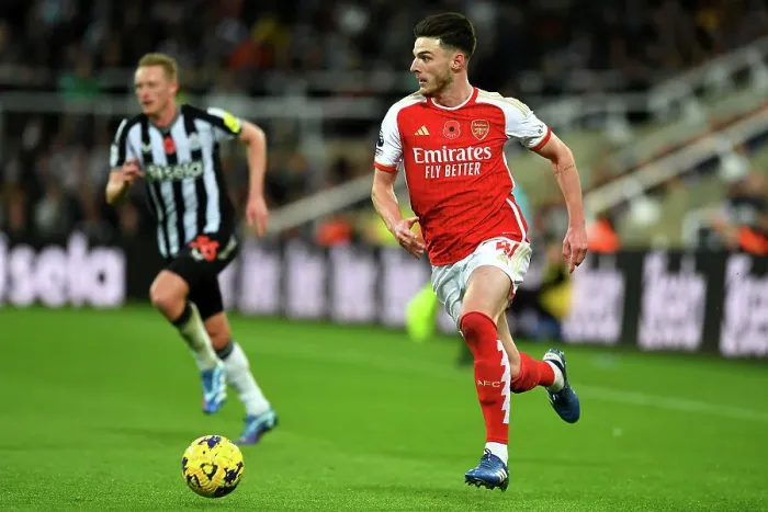 Framed Print : Arsenal's Declan Rice Surges Forward in Newcastle United Clash (Newcastle United vs Arsenal, Premier League 2023-24) Framed Print : Arsenal's Declan Rice Surges Forward in Newcastle United Clash (Newcastle United vs Arsenal, Premier League 2023-24)