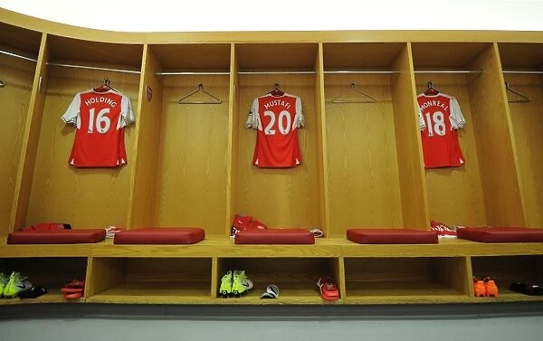 Arsenal's Defenders: Holding, Mustafi, Monreal - Pre-Match Huddle (Arsenal v Sunderland, 2016-17)