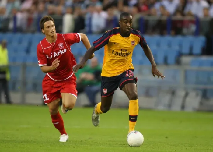 Framed Print : Arsenal's Djourou Shines as Gunners Top Twente's Arnautovic: 2-0 Champions League Victory