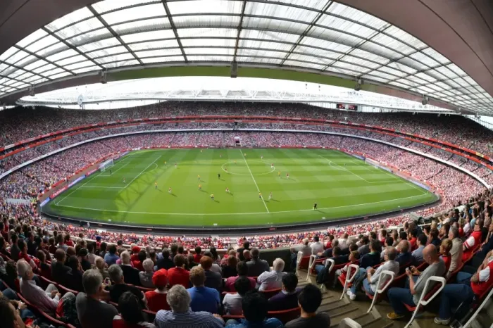 Framed Print : Arsenal's Dominant Display: 6-1 Rout of Southampton in Premier League at Emirates Stadium