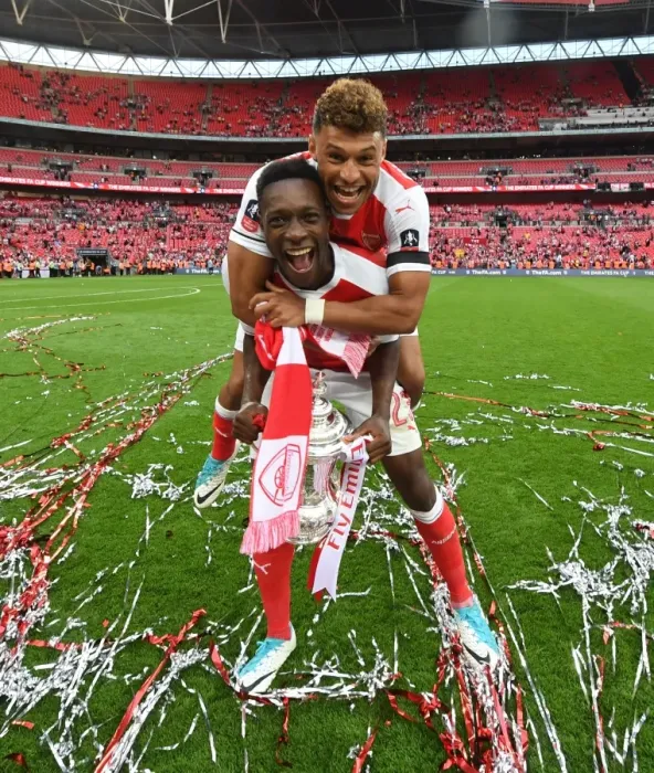 Framed Print : Arsenal's Double Celebration: Welbeck and Oxlade-Chamberlain Rejoice in FA Cup Victory