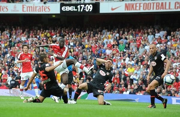 Arsenal's Eboue Scores the Winner: Arsenal 2-1 Athletico Madrid, Emirates Cup, Emirates Stadium, 2009