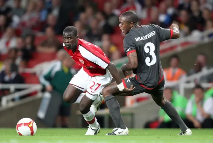 Framed Print : Arsenal's Eboue Shines in Dominant 4:0 Win over Twente's Braafheid
