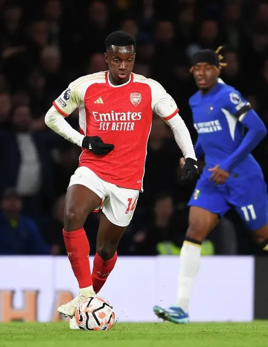 Framed Print : Arsenal's Eddie Nketiah Chases the Ball against Chelsea in the 2023-24 Premier League Clash