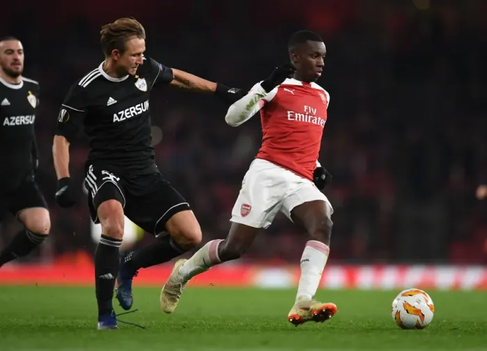Framed Print : Arsenal's Eddie Nketiah Clashes with Qarabag's Jakub Rzezniczak in Europa League Showdown