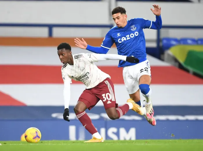 Framed Print : Arsenal's Eddie Nketiah Dashes Past Everton's Ben Godfrey in Premier League Clash (Everton v Arsenal 2020-21)