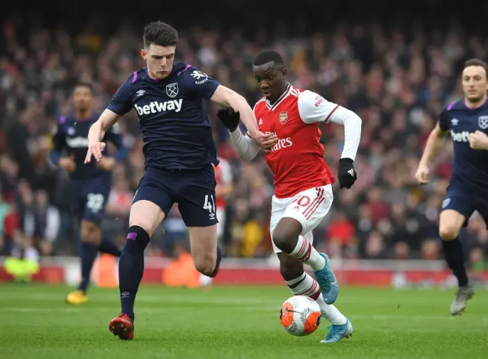 Framed Print : Arsenal's Eddie Nketiah Faces Off Against West Ham's Declan Rice in Premier League Clash