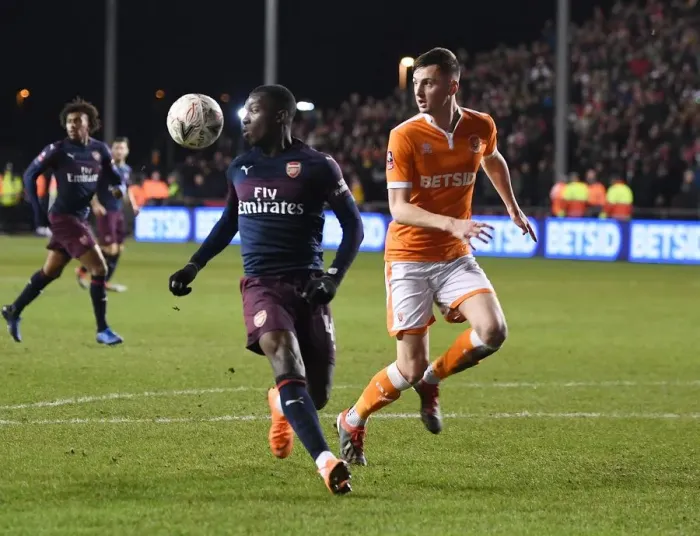 Framed Print : Arsenal's Eddie Nketiah Fends Off Blackpool's Jimmy Ryan in FA Cup Clash