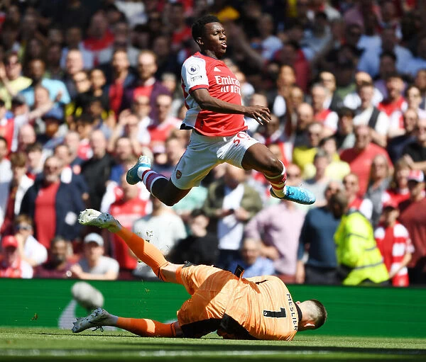 Arsenal's Eddie Nketiah Leaps Over Meslier in Thrilling Arsenal v Leeds United Clash, Premier League 2021-22