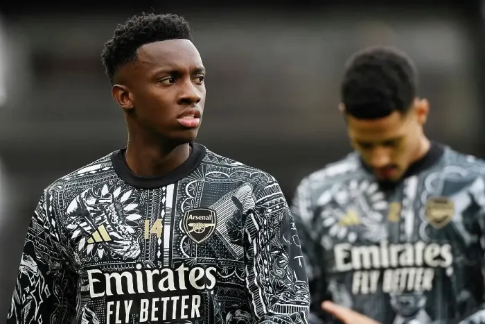 Framed Print : Arsenal's Eddie Nketiah in Pre-Match Warm-Up at Fulham (2023-24)