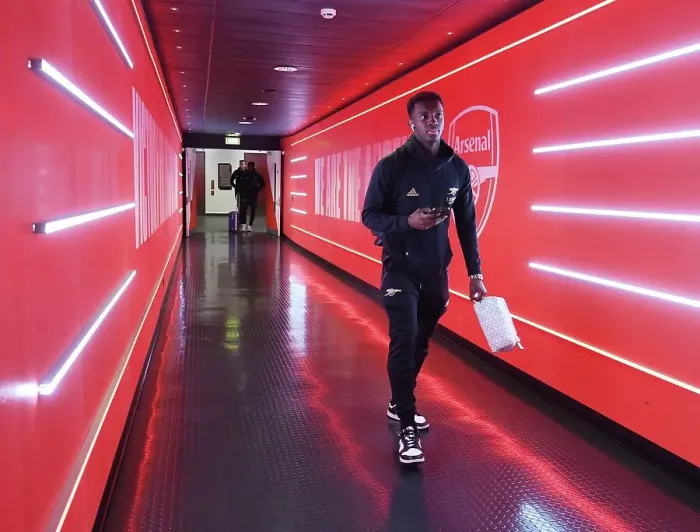 Framed Print : Arsenal's Eddie Nketiah Prepares for Carabao Cup Clash Against Brighton & Hove Albion