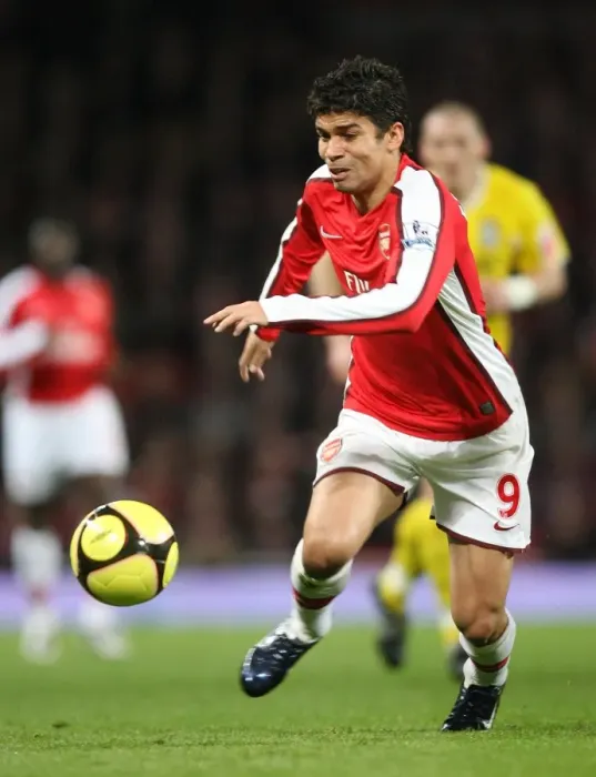 Framed Print : Arsenal's Eduardo Scores Brace in 4-0 FA Cup Victory over Cardiff City