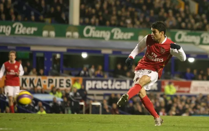 Framed Print : Arsenal's Eduardo Scores Brace in 4-1 Crushing of Everton in Premier League Framed Print : Arsenal's Eduardo Scores Brace in 4-1 Crushing of Everton in Premier League
